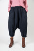 Weite Hose mit tiefem Schritt